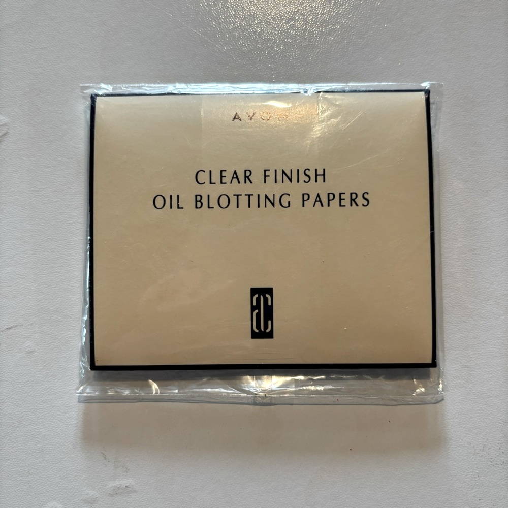 One (1) Vintage 1996 Avon Clear Finish Oil Blotting Papers New In Packaging